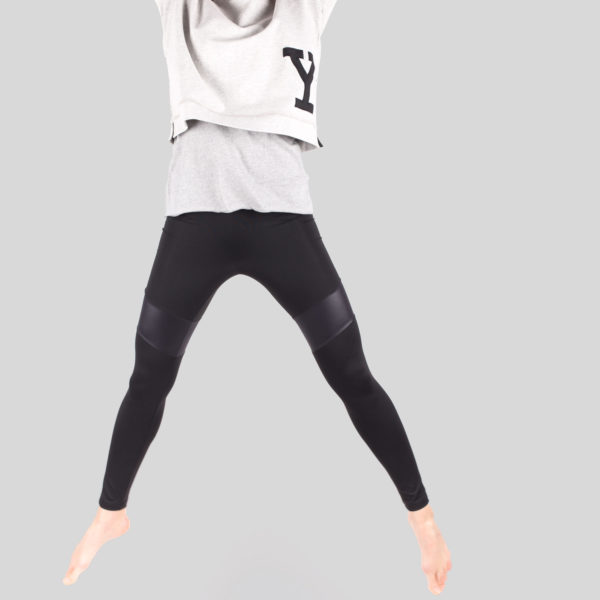 Leggings with black shiny stripes
