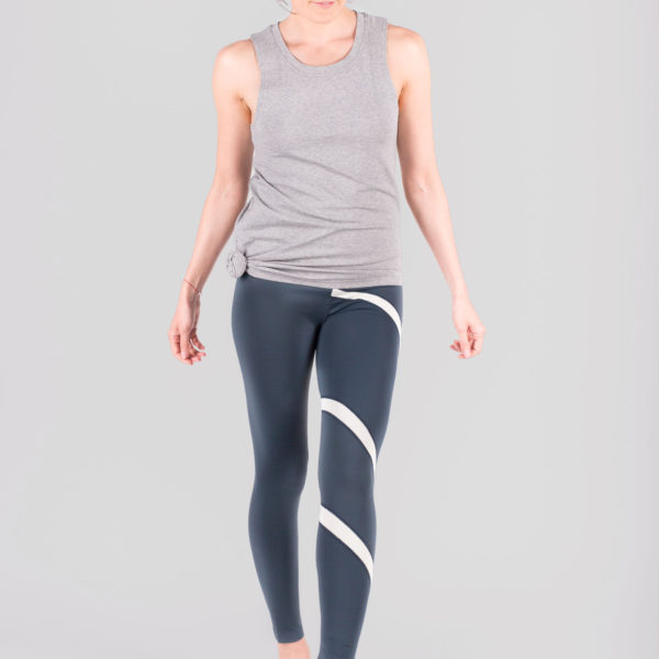 Leggings with spiral stripes