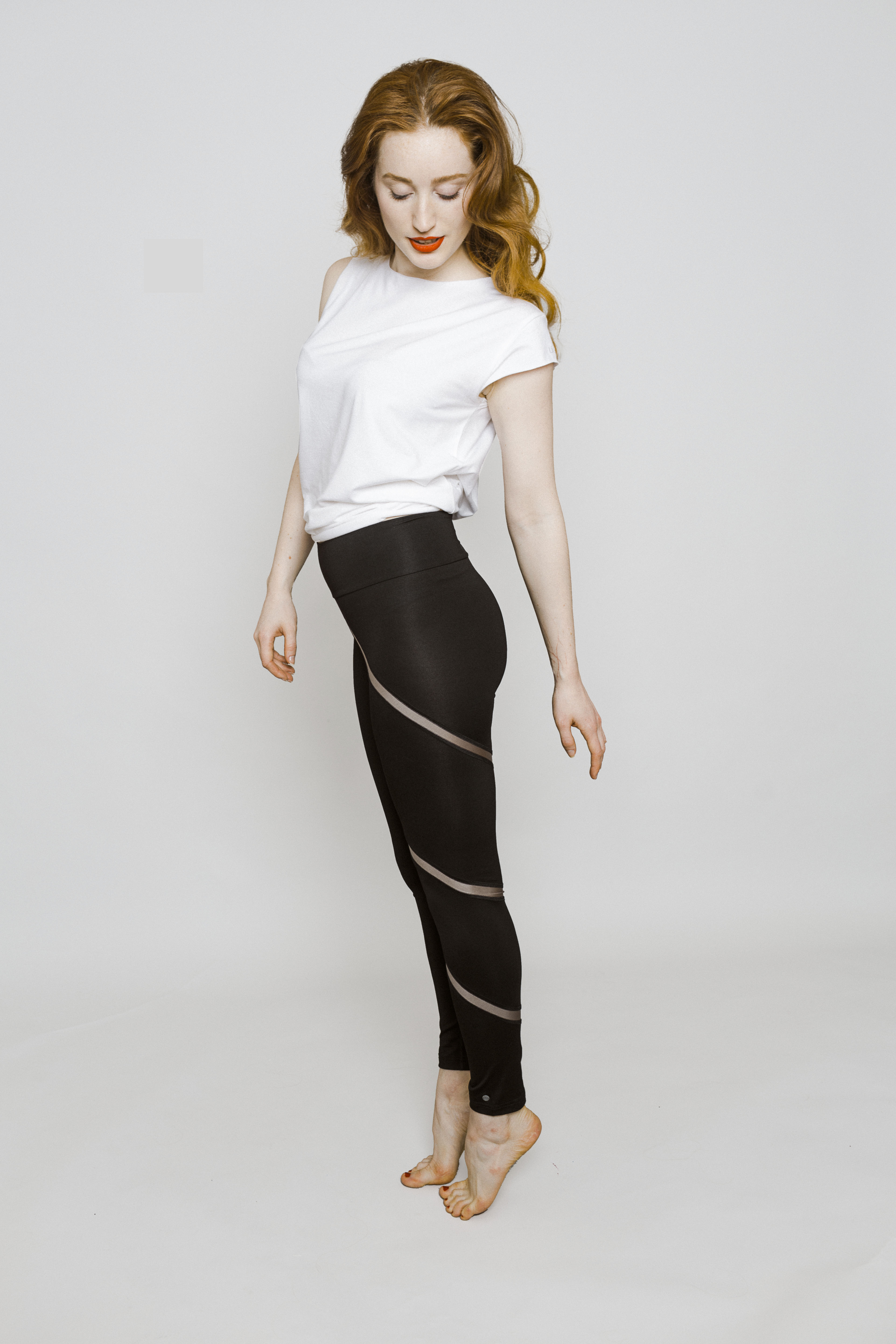 L2-leginy-s-lesklou-spirálovitou-vsadkou